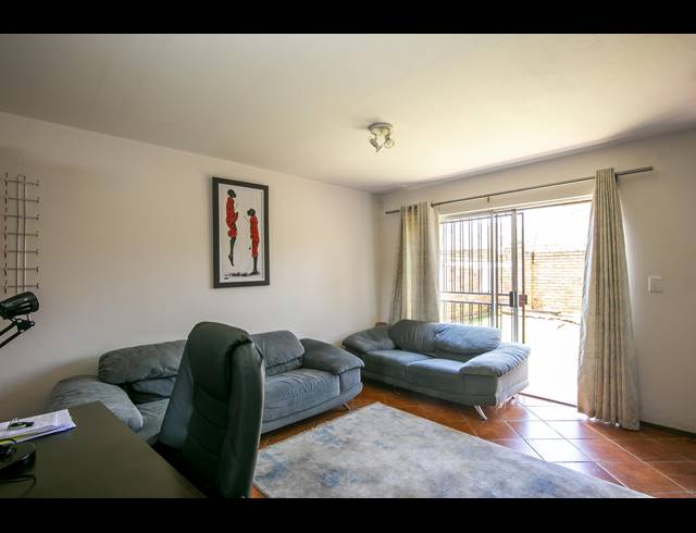 2 BEDROOM DUPLEX TO LET IN WILGEHEUWEL